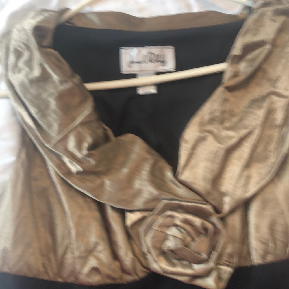 Beautiful dress size 6 gold top black bottom